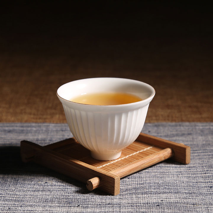 器型之美,匠心而制,茶香沁心,器美养眼,脂白品茗杯茶杯,洁润滑腻,如
