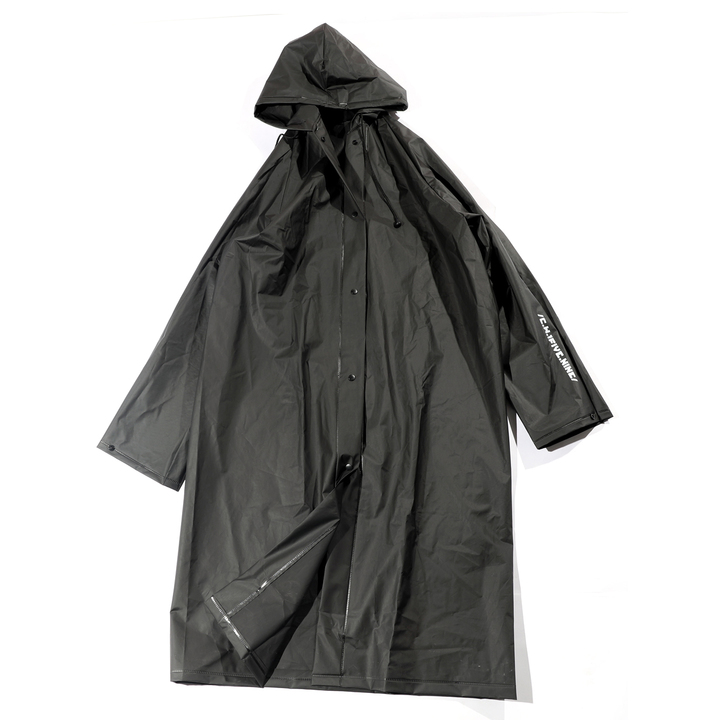 vetements感十足的雨衣,oversize的造型,最简单的设计,却用了大胆有趣